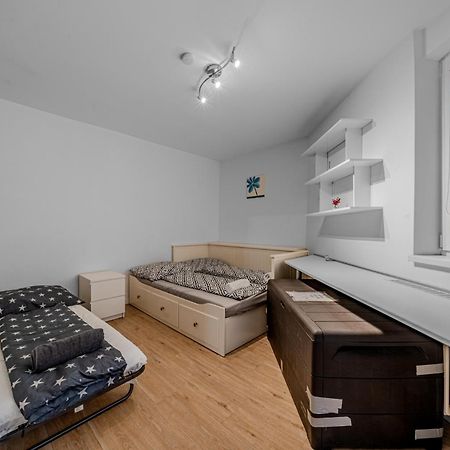 Huge Apartment Next To Train Station Close To The City Center Bratislava Buitenkant foto