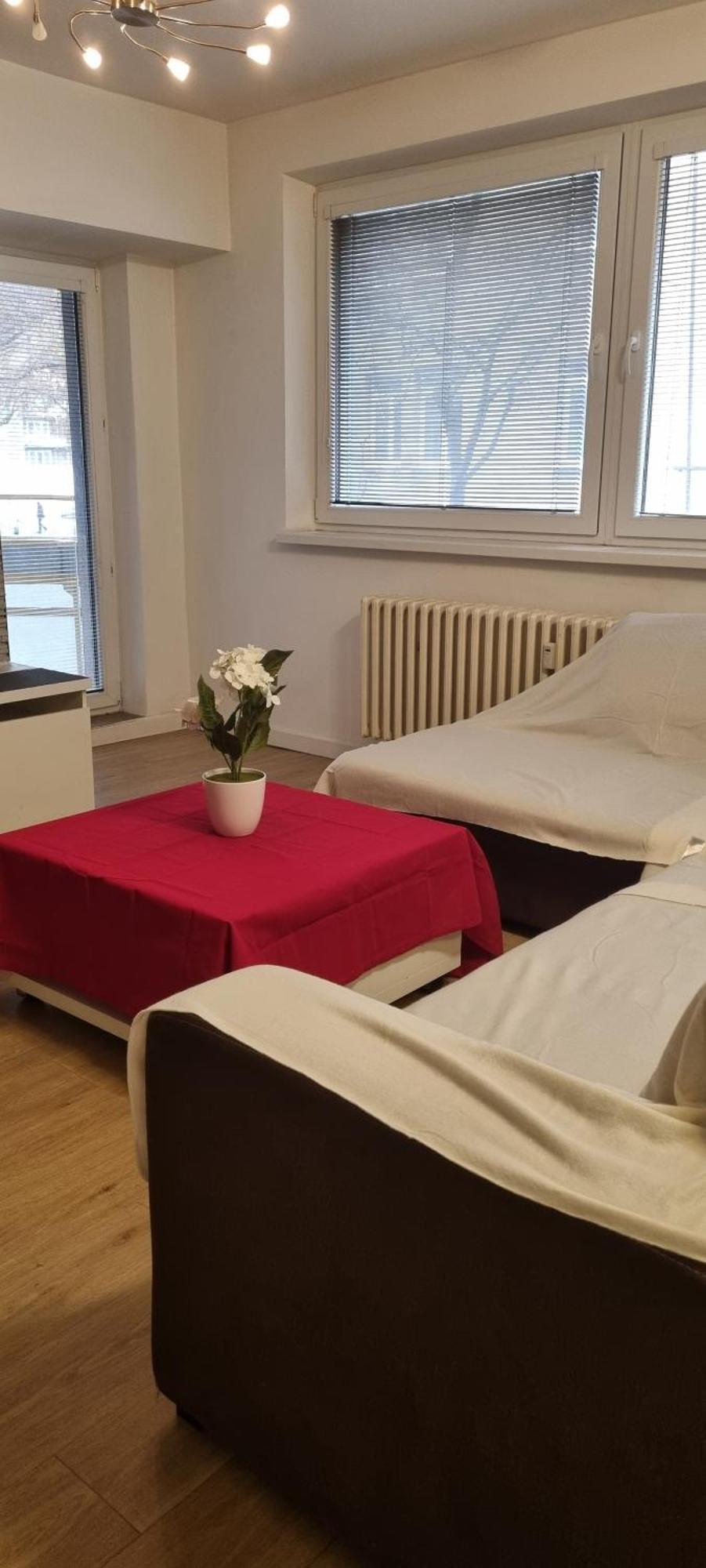 Huge Apartment Next To Train Station Close To The City Center Bratislava Buitenkant foto