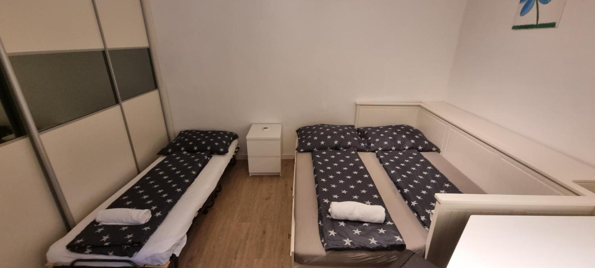 Huge Apartment Next To Train Station Close To The City Center Bratislava Buitenkant foto