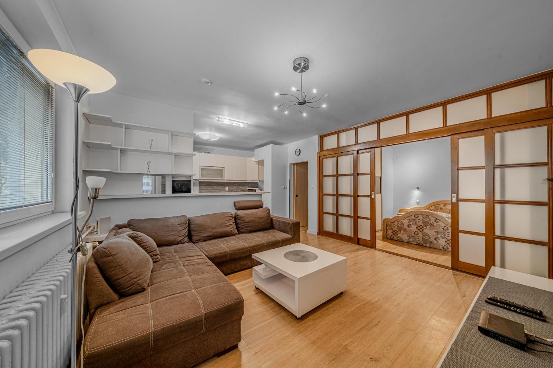 Huge Apartment Next To Train Station Close To The City Center Bratislava Buitenkant foto