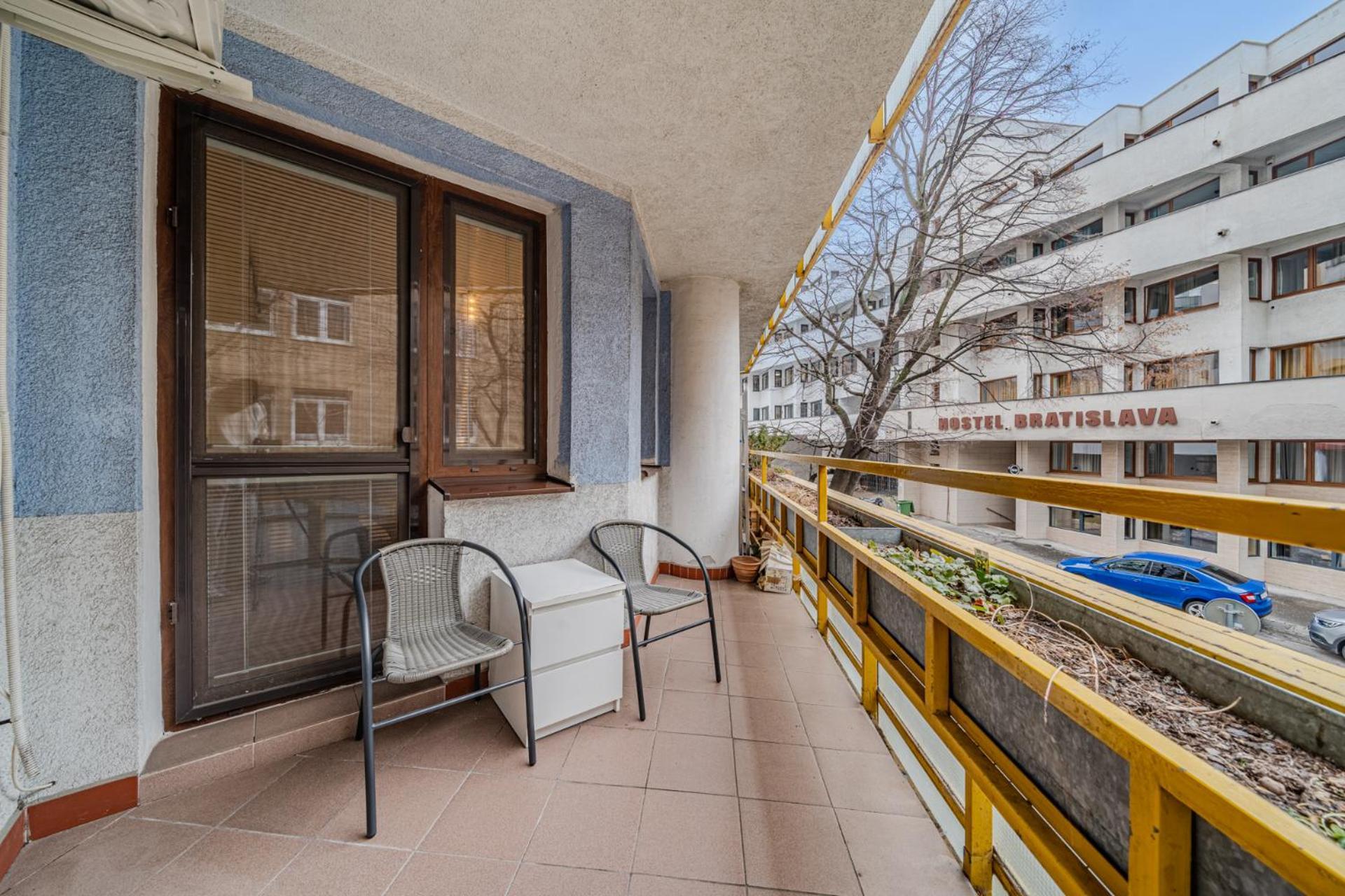 Huge Apartment Next To Train Station Close To The City Center Bratislava Buitenkant foto